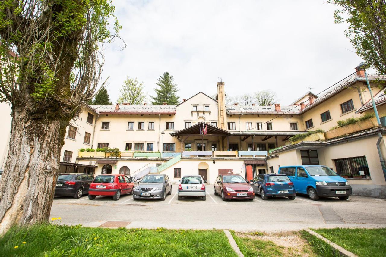 Hostel Idrija Bagian luar foto